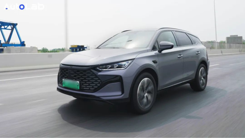 两款热门(mén) SUV 辅(fǔ)助(zhù)驾(jià)驶(shǐ)大(dà)PK,更(gèng)安(ān)全的(de)秘(mì)诀(jué)是(shì)国(guó)产(chǎn)芯(xīn)片(piàn)?