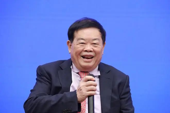 “福耀系”诞生200亿IPO,曹德旺要抢曾毓群的生意