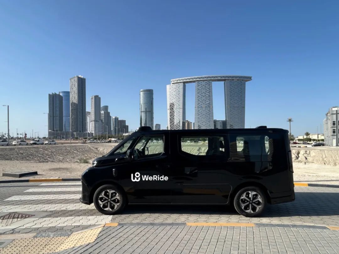 文远知行在阿布扎比开启纯无人Robotaxi试运营