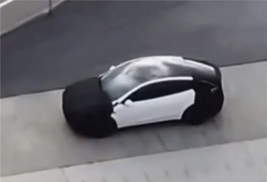 或售15-17万元 特斯拉Model Y新车型谍照
